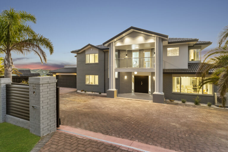 53___53A_Westerham_Drive__Dannemora__Auckland_2016_Renovated_-_FRONT_3